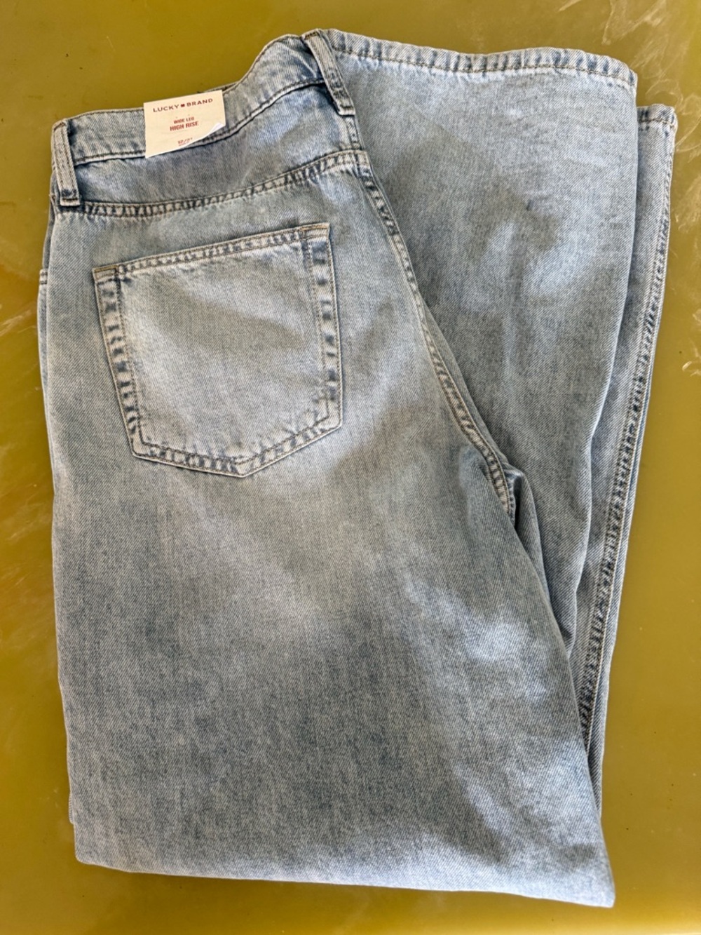 Lucky Brand Women’s Light Wash wide leg Jeans
